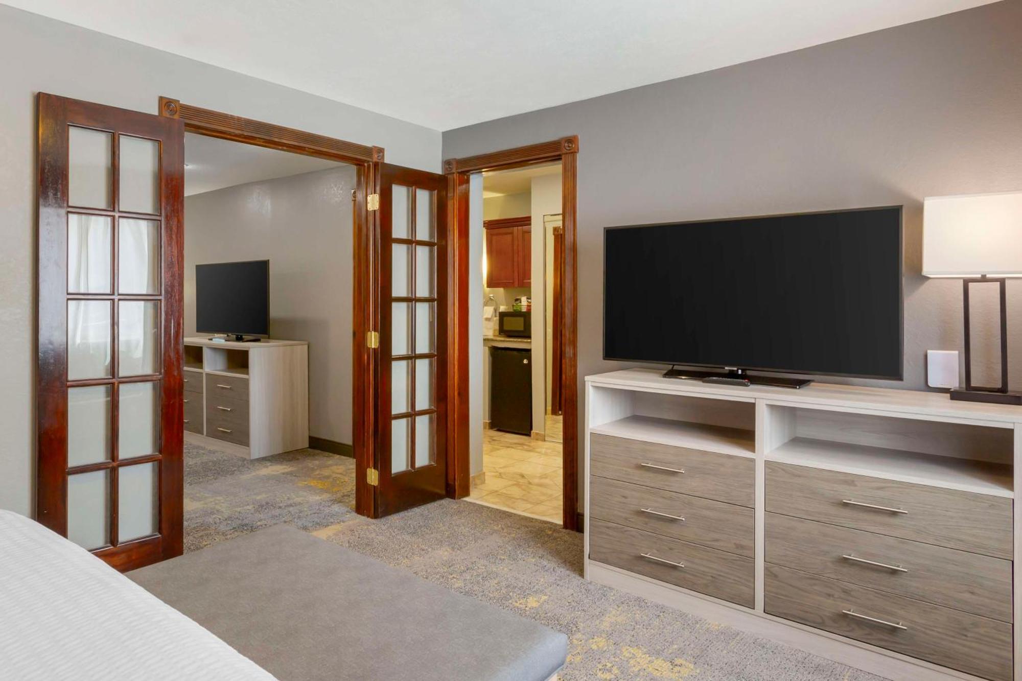 Best Western Plus Weston Inn Логан Экстерьер фото